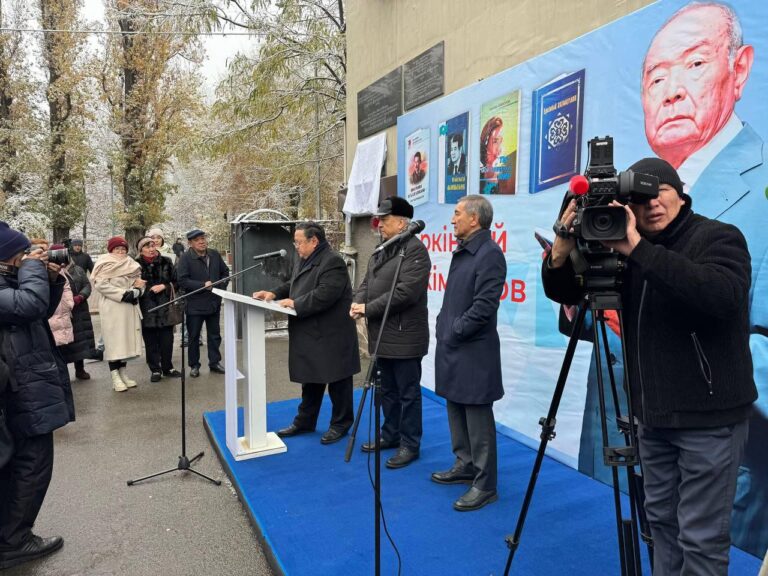 Еркінбай Әкімқұловқа арналған ескерткіш тақта ашылды