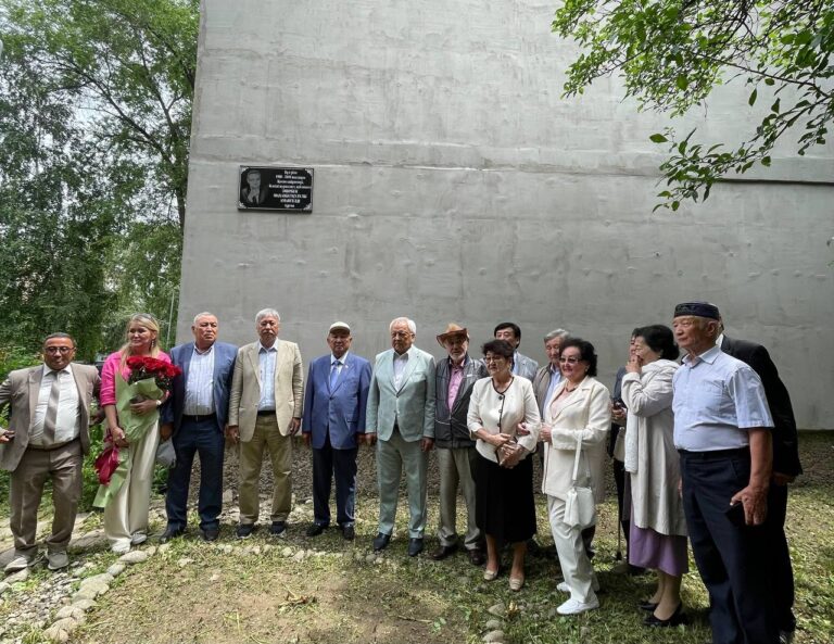 ҚАЗАҚ ЖУРНАЛИСТИКАСЫНЫҢ ТАРЛАНЫНА ТАҒЗЫМ