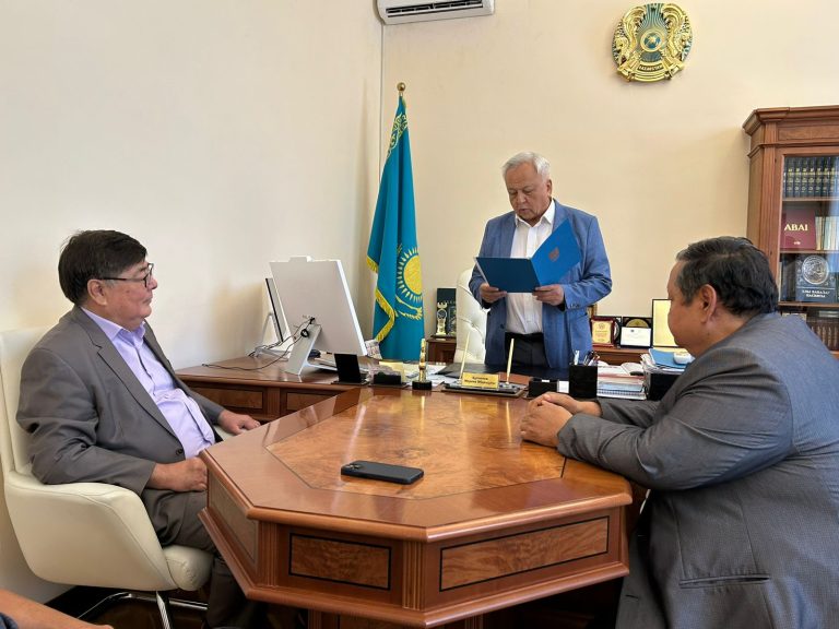 Жазушы Нұрғали Ораз 65 жаста: Қазақстан Жазушылар одағында мерейтойлық кездесу өтті