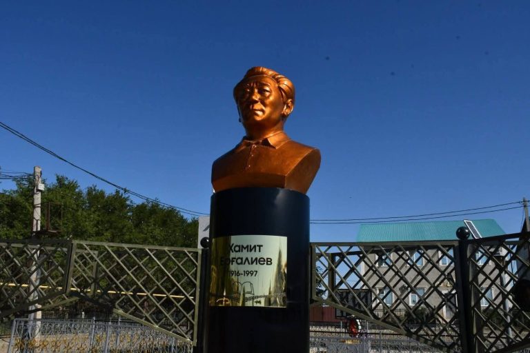 Хамит Ерғалиевке ескерткіш орнатылды