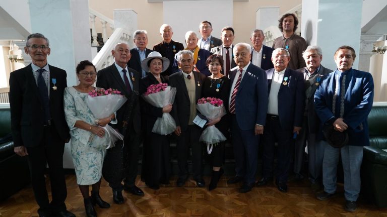 Бірқатар қаламгер мемлекеттік наградалармен марапатталды