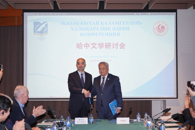 Бейжің қаласында «Қазақ — Қытай қаламгерлері» халықаралық әдеби конференциясы өтті