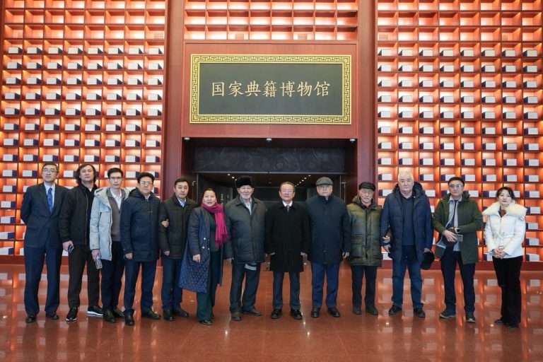 Қазақ қаламгерлері Қытайдың Ұлттық кітапханасында болды