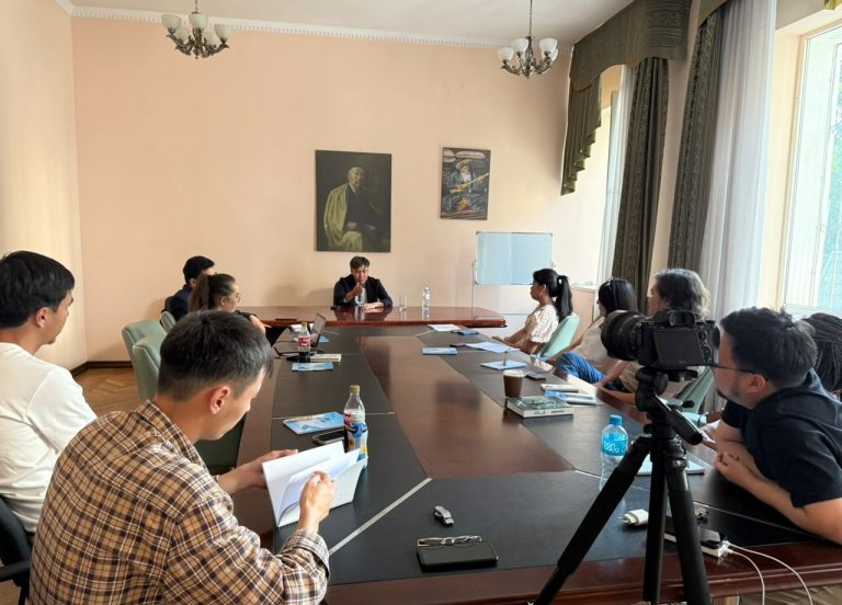 «Жас жазушылардың әдеби шеберлік мектебі» курсының үшінші күні.